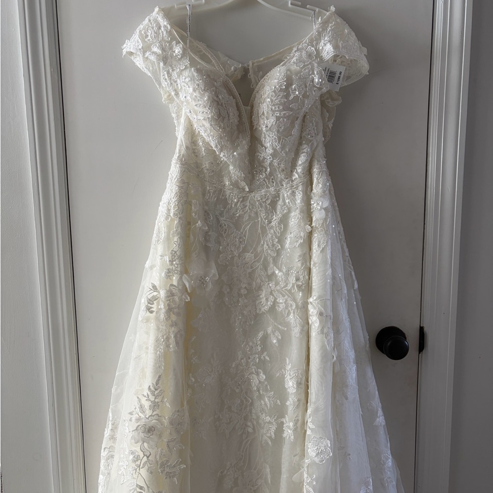Elegant Lace Wedding Dress